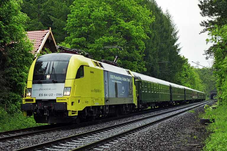 ES 64 U2-096 bei km 18,4 (Mai 2003)