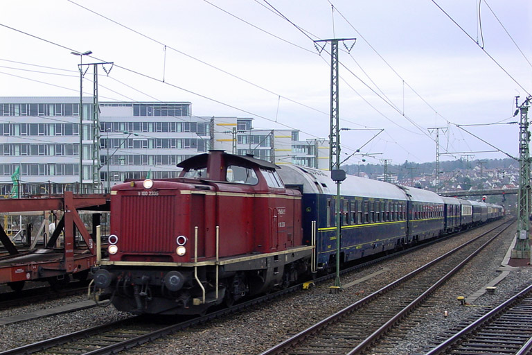 V100 2335 bei km 15,6 (Dezember 2002)