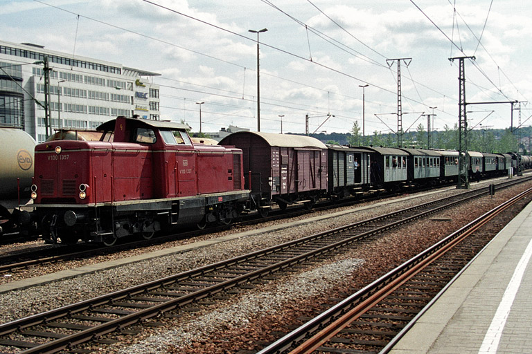V100 1357 bei km 15,6 (Juni 2001)