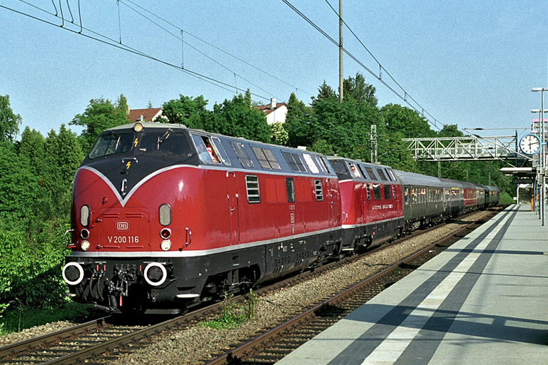 V 200 116 und V 200 002 bei km 14,2 (Juni 2003)