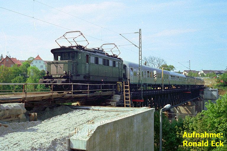 144 035 mit N 5923 bei km 14,6 (Mai 1983)