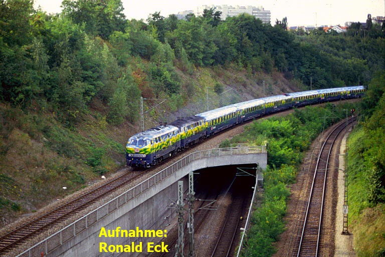 218 416 und 218 418 bei km 13,8 (September 1996)