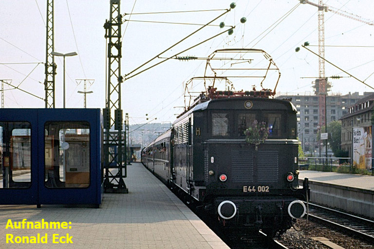 E44 002 bei km 15,6 (Mai 1989)