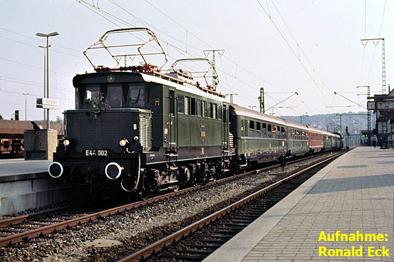 E44 002 bei km 15,6 (Mai 1989)