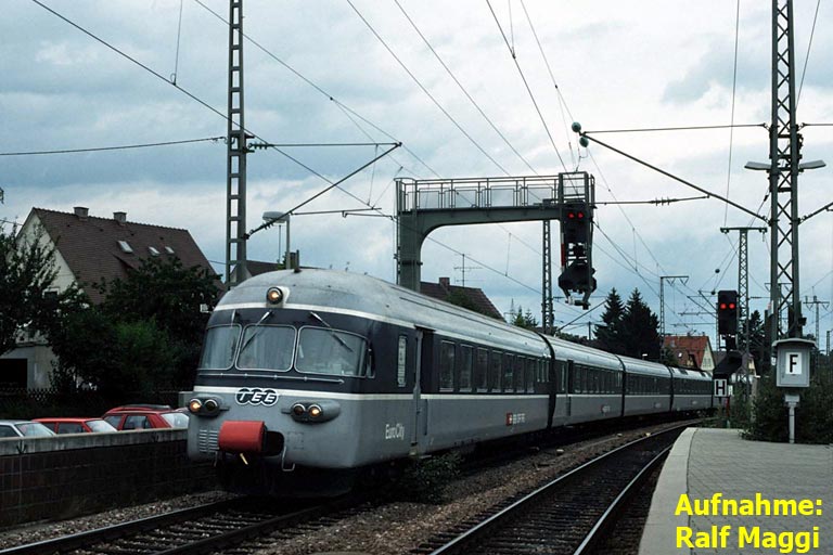 Eurocity als RABe-Triebzug bei km 16,6 (1993)