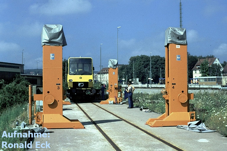 Stadtbahnverladung im Bahnhof Stuttgart-Vaihingen bei km 15,6 (August 1988)