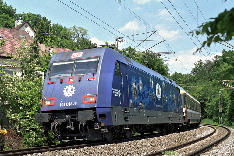 101 014 mit IC 381 bei km 12,2 (Mai 2004)
