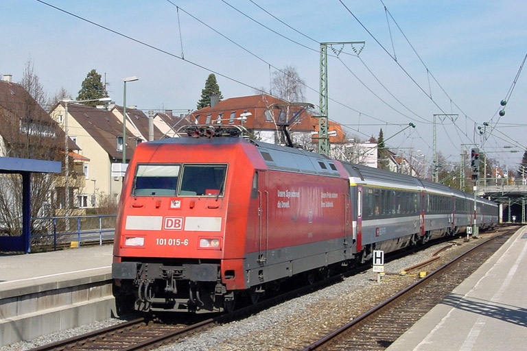 101 015 mit IC 381 bei km 15,6 (M&auml;rz 2004)