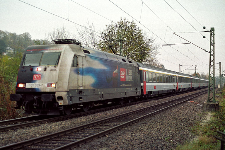 101 029 mit IC 381 bei km 12,8 (November 2004)