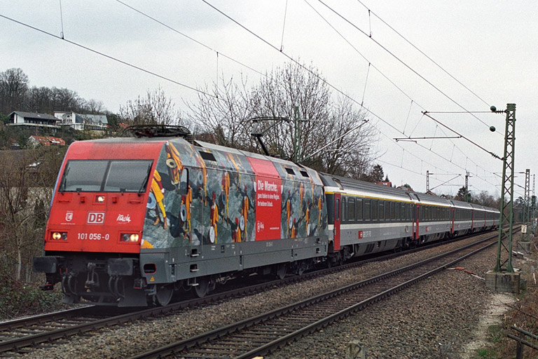 101 056 mit IC 381 bei km 12,8 (M&auml;rz 2004)