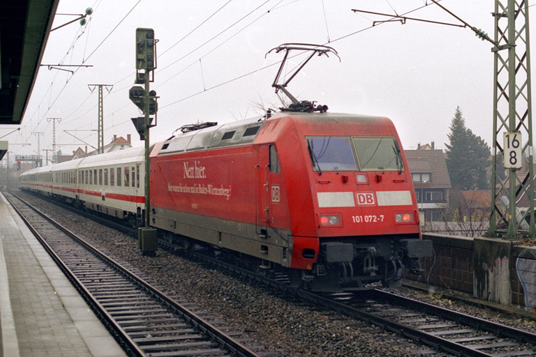 101 072 mit CIS-Ersatzzug bei km 16,8 (Februar 2004)