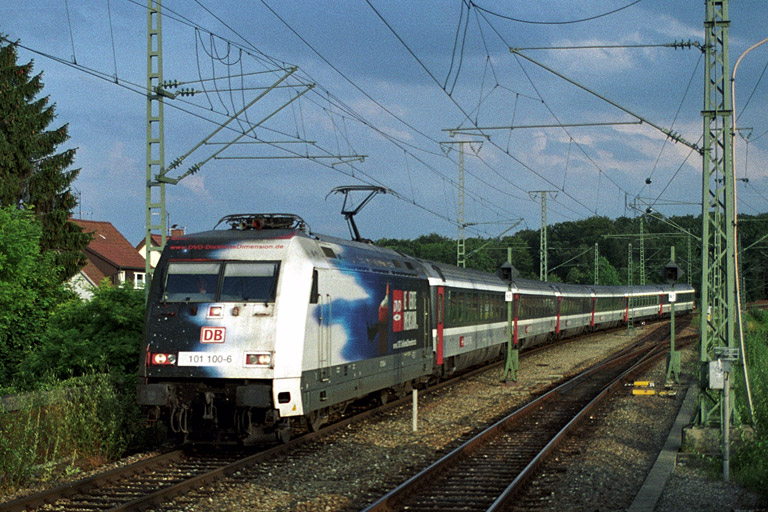 101 100 mit IC 380 bei km 16,8 (Juli 2004)