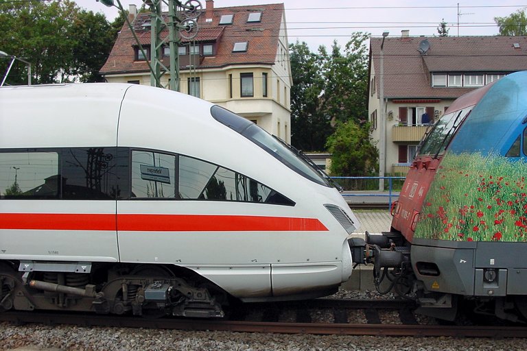 101 109 und 415 080 bei km 15,6 (September 2004)