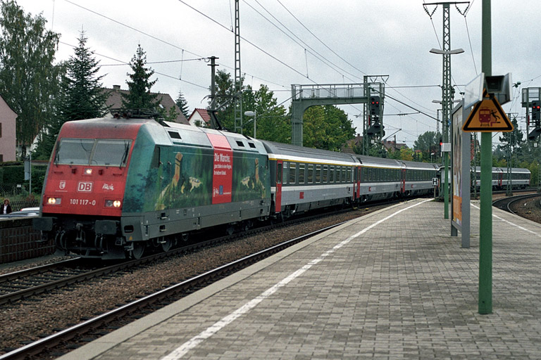 101 117 mit IC 381 bei km 16,6 (September 2004)