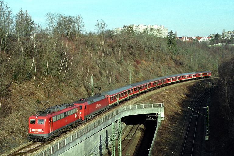 RE 19607 mit 110 238 und 152 022 bei km 13,8 (M&auml;rz 2004)