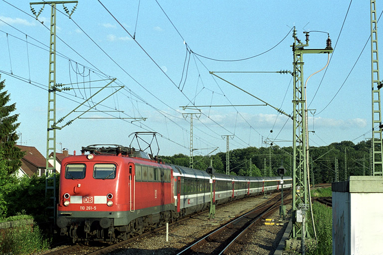 110 261 mit IC 380 bei km 16,8 (Juni 2004)