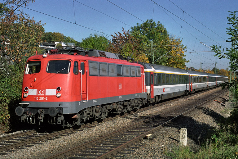 110 291 mit IC 381 bei km 12,8 (Oktober 2004)