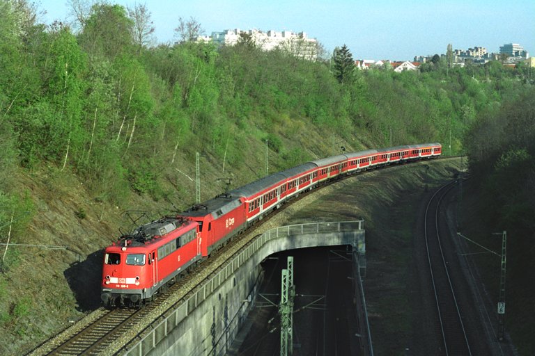 RE 19607 mit 110 388 und 152 015 bei km 13,8 (April 2004)