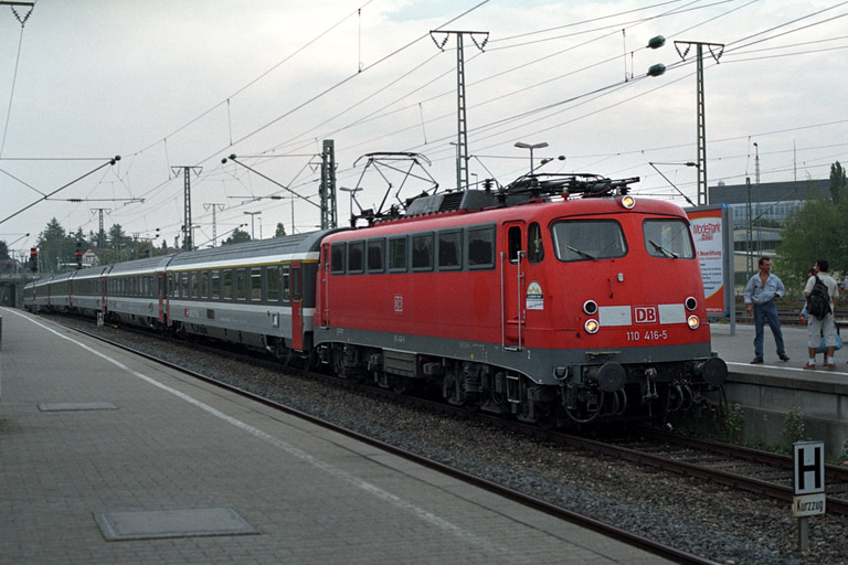 110 416 mit IC 381 bei km 15,6 (September 2004)