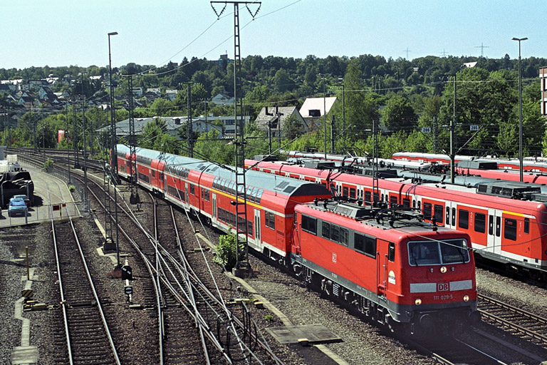 111 029 mit Erprobungszug bei km 16,0 (September 2004)