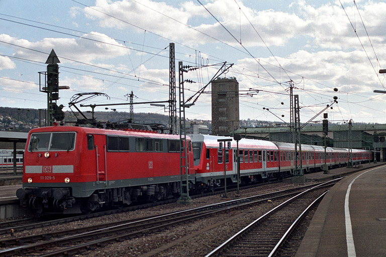 111 029 mit DB Regio-Sonderzug bei km 0,4 (April 2004)