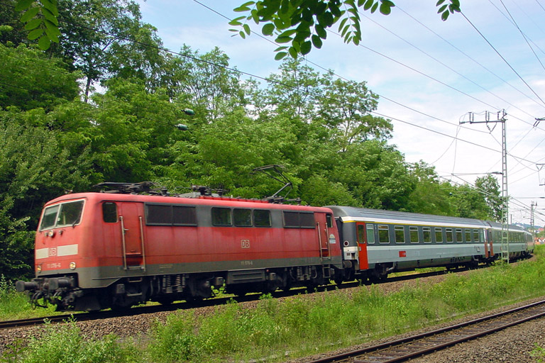111 076 mit IC 381 bei km 17,4 (Juni 2004)