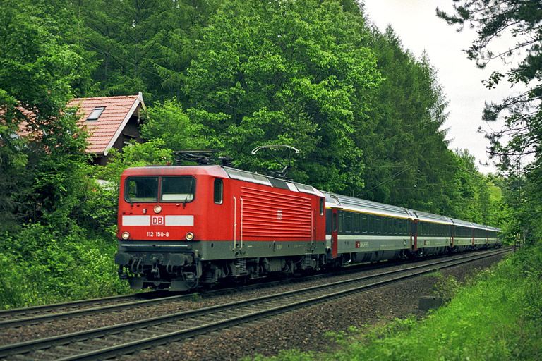 112 150 mit IC 381 bei km 18,4 (Juni 2004)