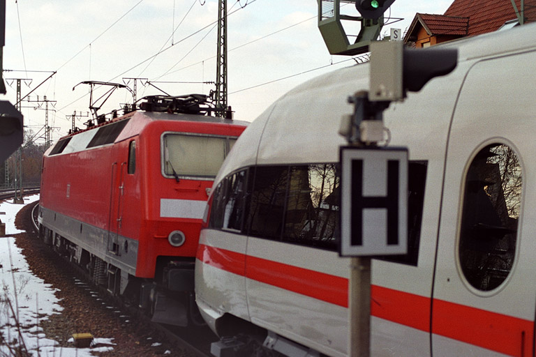 120 156 mit 415 081 bei km 16,6 (Februar 2004)