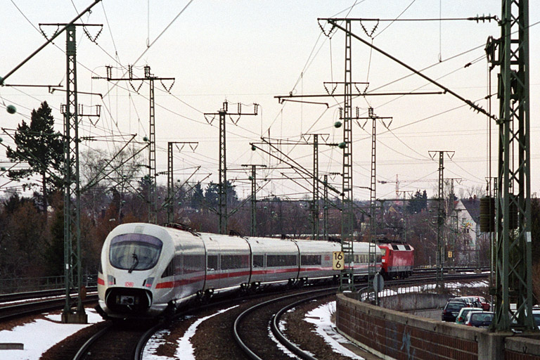 120 156 mit 415 081 bei km 16,6 (Februar 2004)