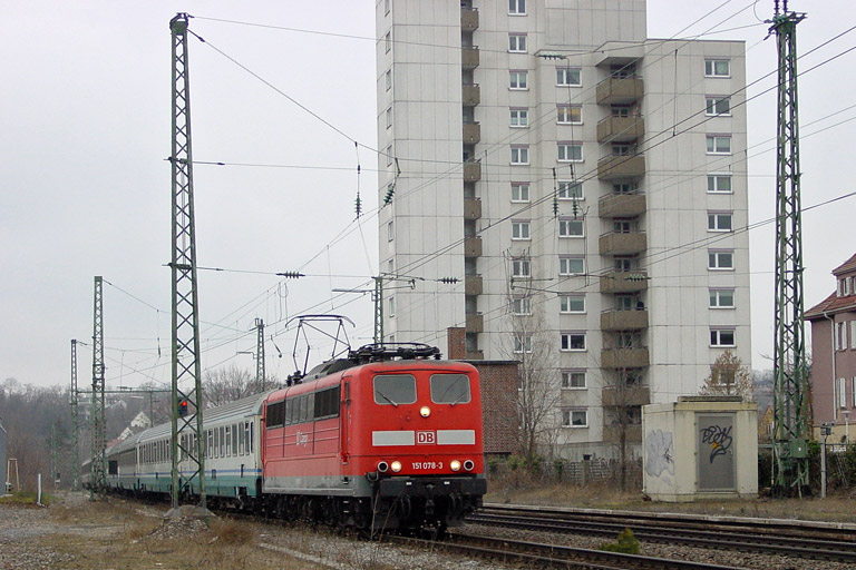 151 078 mit CIS-Ersatzzug bei km 8,6 (Februar 2004)