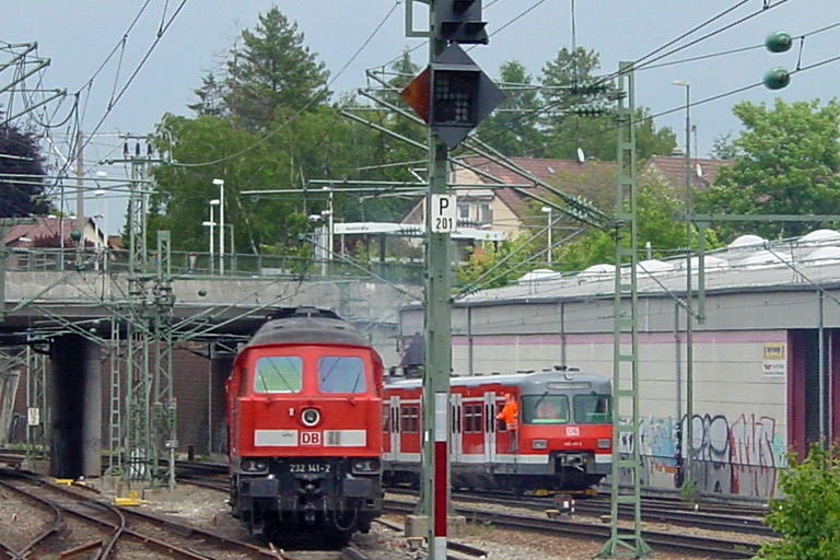 232 141 bei km 15,6 (Juni 2004)