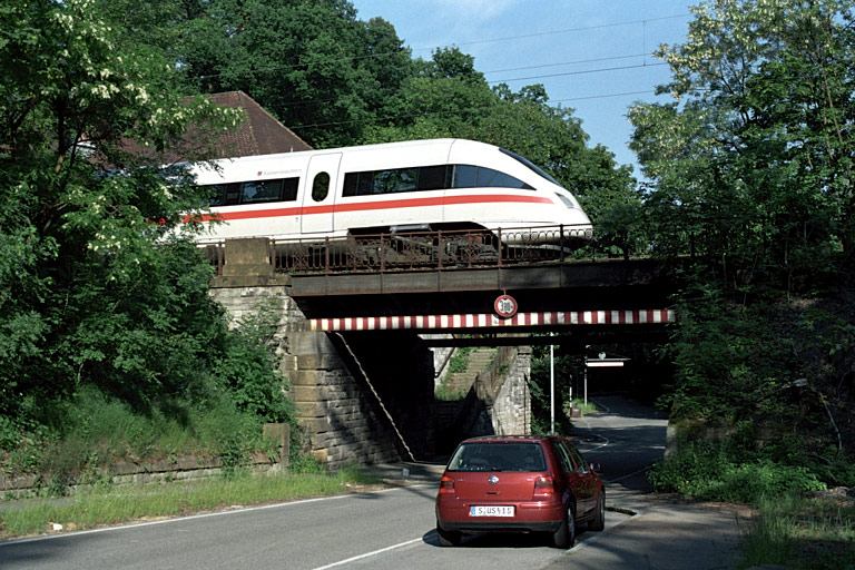 Baureihe 415 bei km 11,0 (Juni 2004)