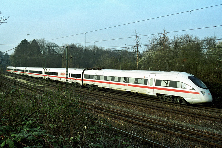 ICE-T (BR 415) als ICE 181 bei km 14,6 (April 2004)