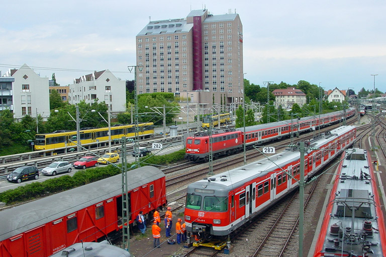 420 475 bei km 15,8 (Juni 2004)