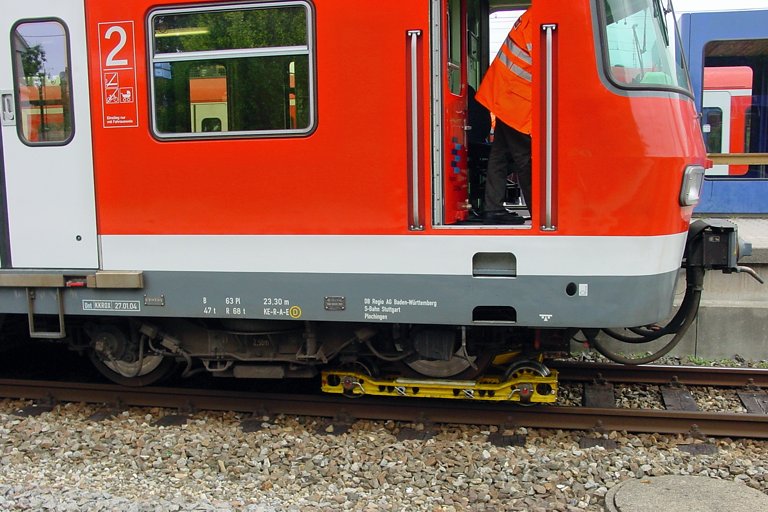 420 475 bei km 15,8 (Juni 2004)