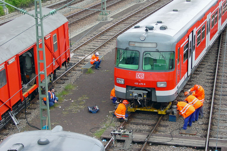 420 475 bei km 15,8 (Juni 2004)