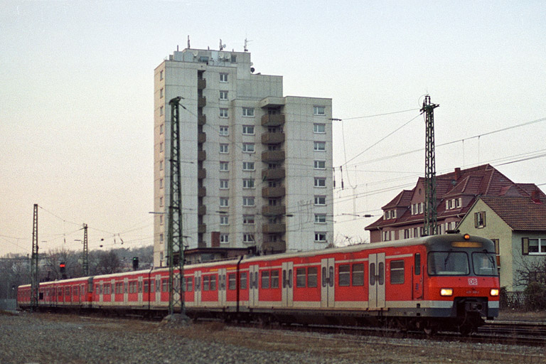 Baureihe 420 als Lt 74265 bei km 8,6 (April 2004)