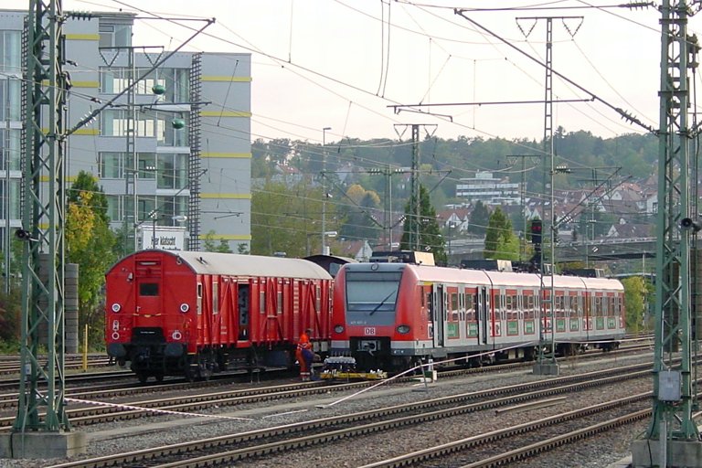 423 007 und 290 020 bei km 15,8 (Oktober 2004)