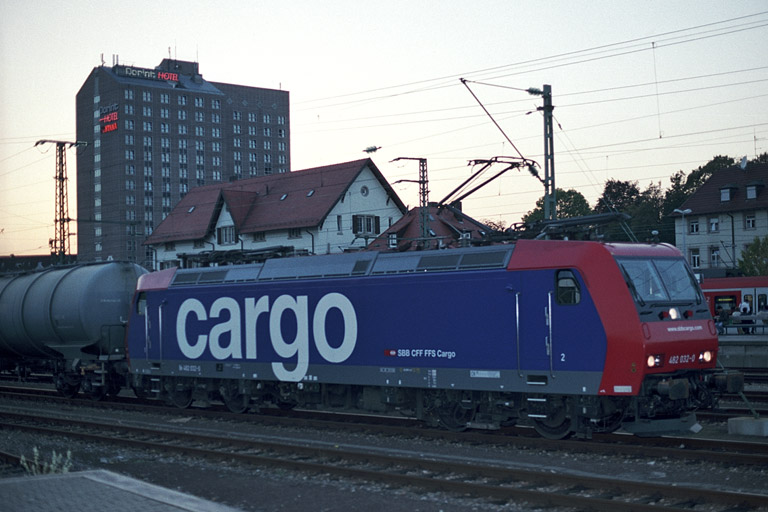 SBB Cargo 482 032 bei km 15,6 (Oktober 2004)