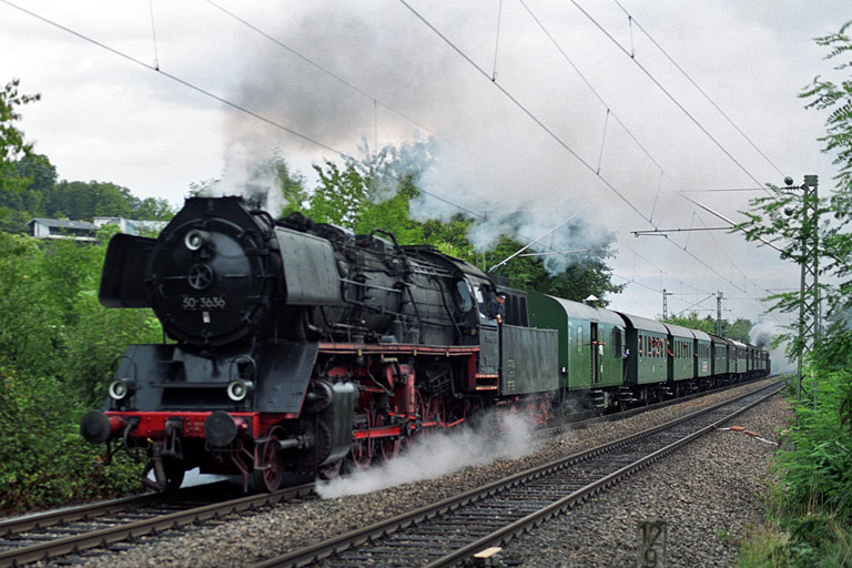 50 3636 und GES Lok 11 mit Dampfsonderzug bei km 12,8 (September 2004)