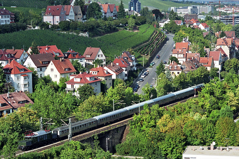 E 94 279 und V 200 002 mit G&auml;ubahn-Jubil&auml;umszug bei km 4,0 (September 2004)