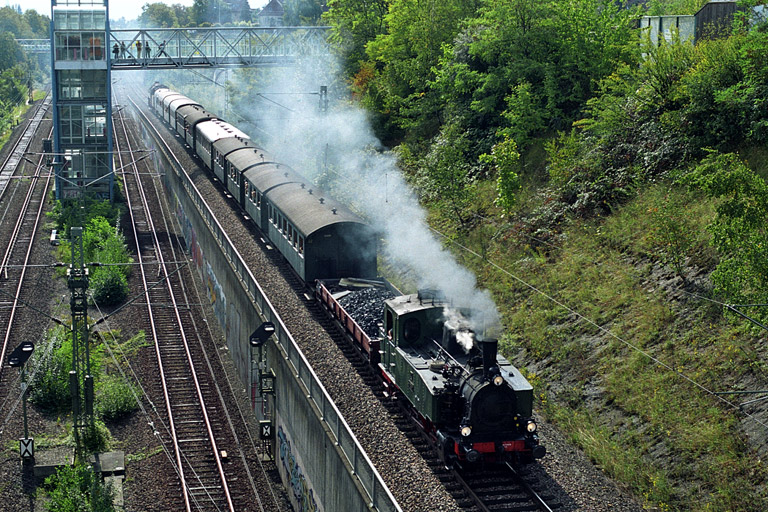 GES Lok 11 und 50 3636 mit Dampfsonderzug bei km 14,2 (September 2004)