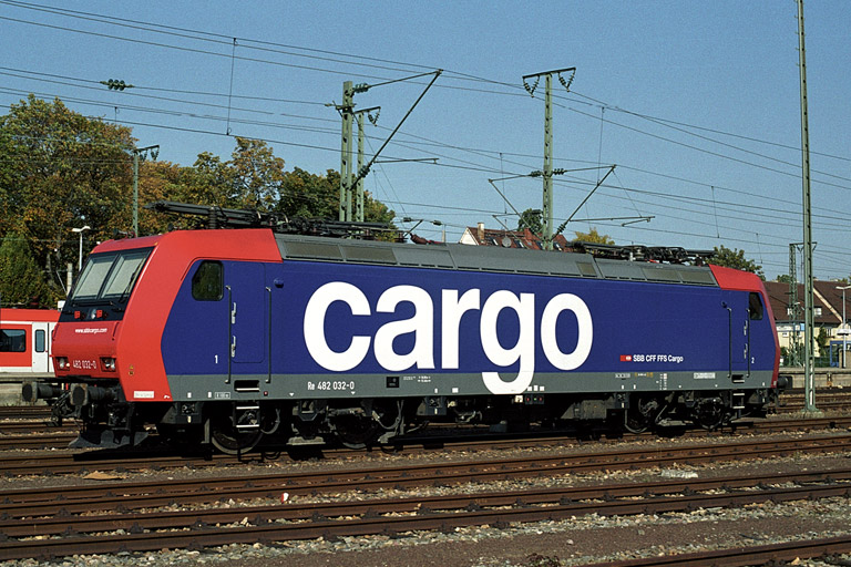 SBB Cargo 482 032 bei km 15,6 (Oktober 2004)