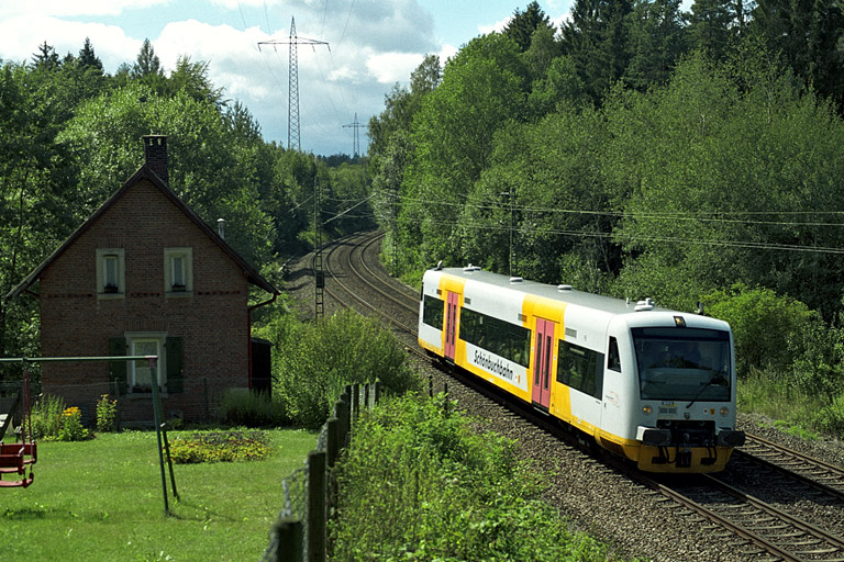 Regioshuttle VT 433 der Sch&ouml;nbuchbahn bei km 19,2 (August 2004)