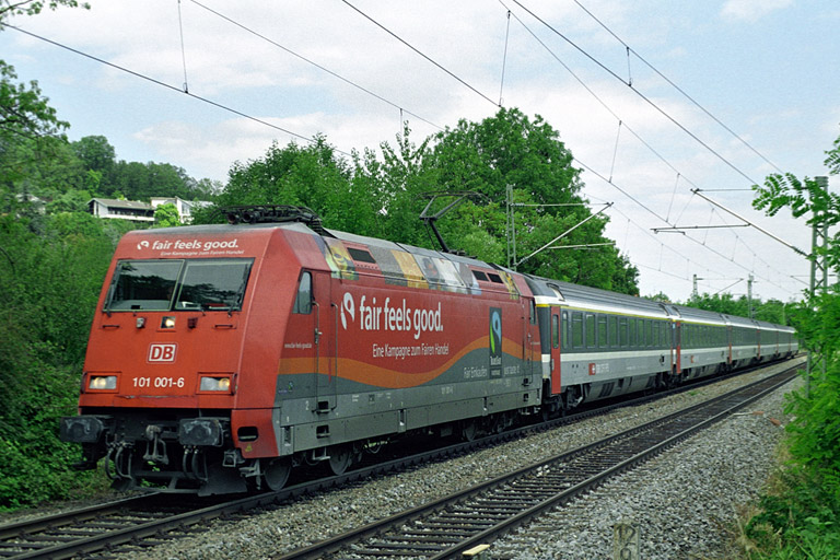 101 001 mit IC 381 bei km 12,8 (August 2005)