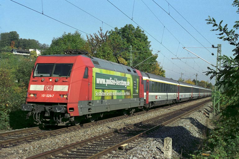 101 029 mit IC 381 bei km 12,8 (Oktober 2005)