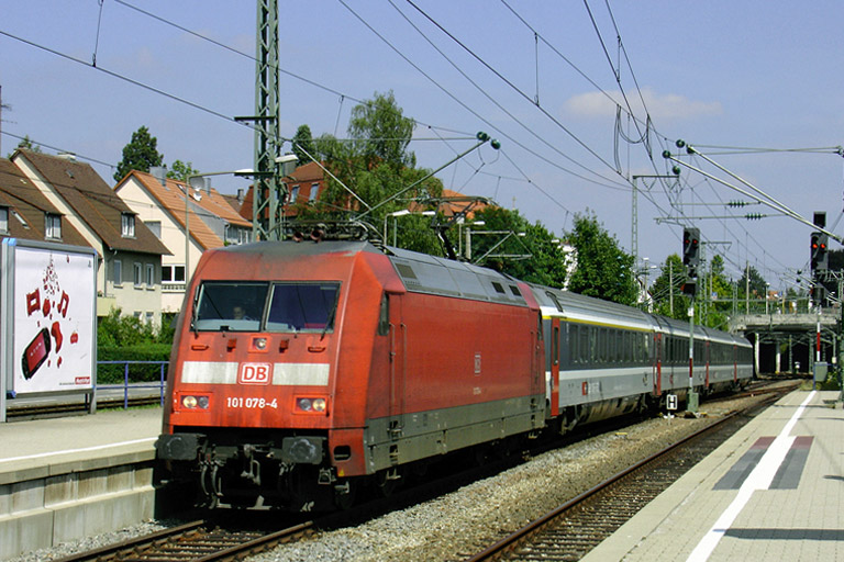 101 078 mit IC 381 bei km 15,6 (August 2005)