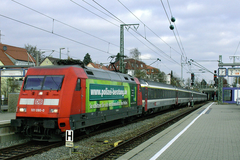 101 080 mit IC 381 bei km 15,6 (November 2005)