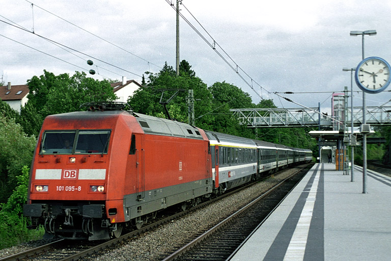 101 095 mit IC 93704 bei km 14,2 (August 2005)