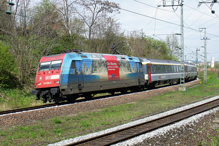 101 096 als eine von vielen bunten Lokomotiven mit "Marche"-Werbung (April 2005)